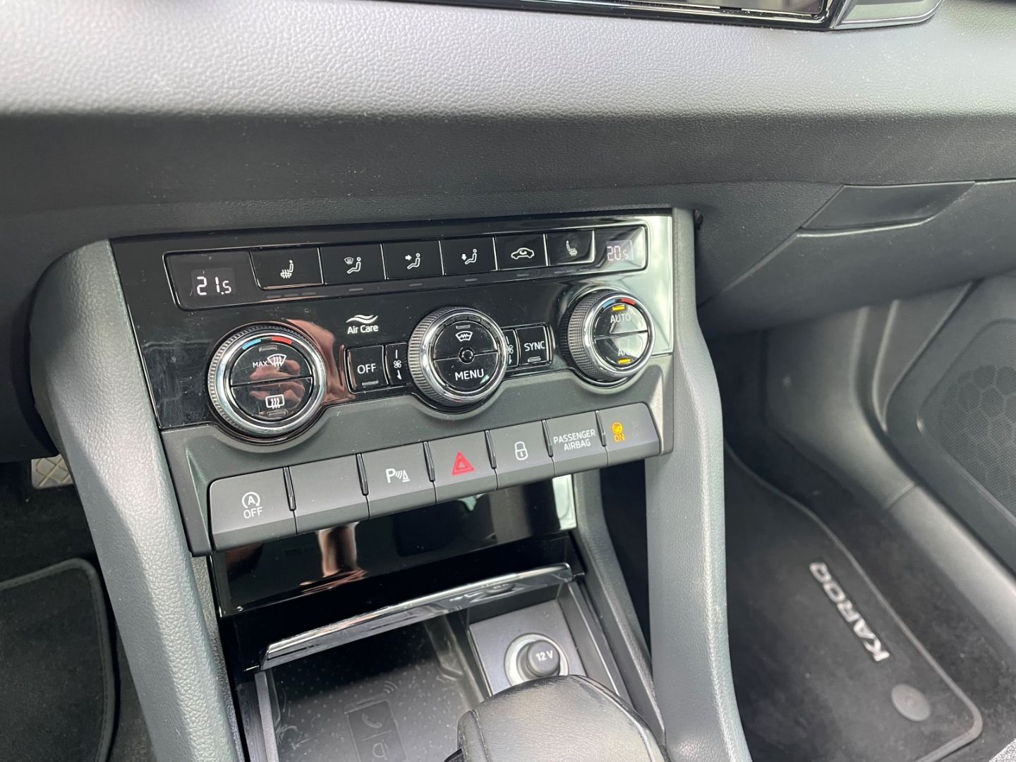 Fahrzeugabbildung SKODA Karoq Style LED Navi totWinkAss induktivLaden