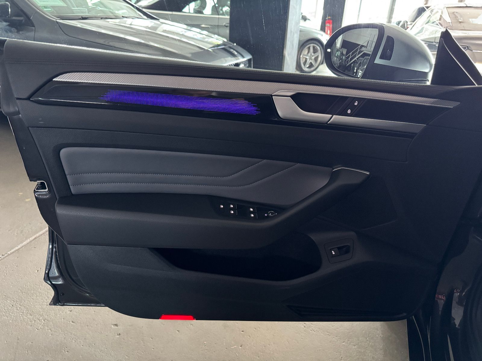 Fahrzeugabbildung Volkswagen ARTEON SB DSG ELEGANCE PANO IQ-LIGHT VW GARANTIE