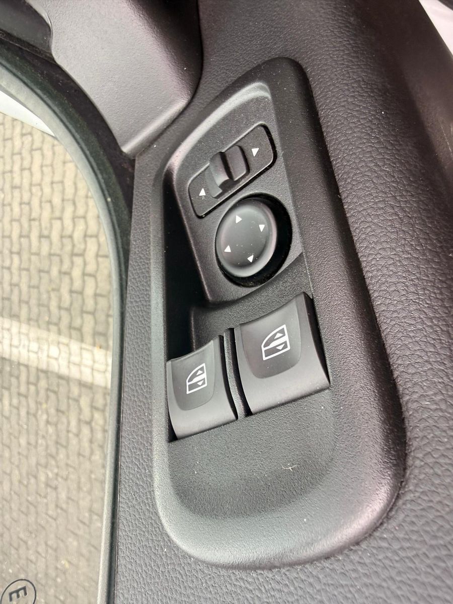 Fahrzeugabbildung Renault MasterIII Kasten L1H2 HKa 3,5t/1.HAND/SCHECKHEFT