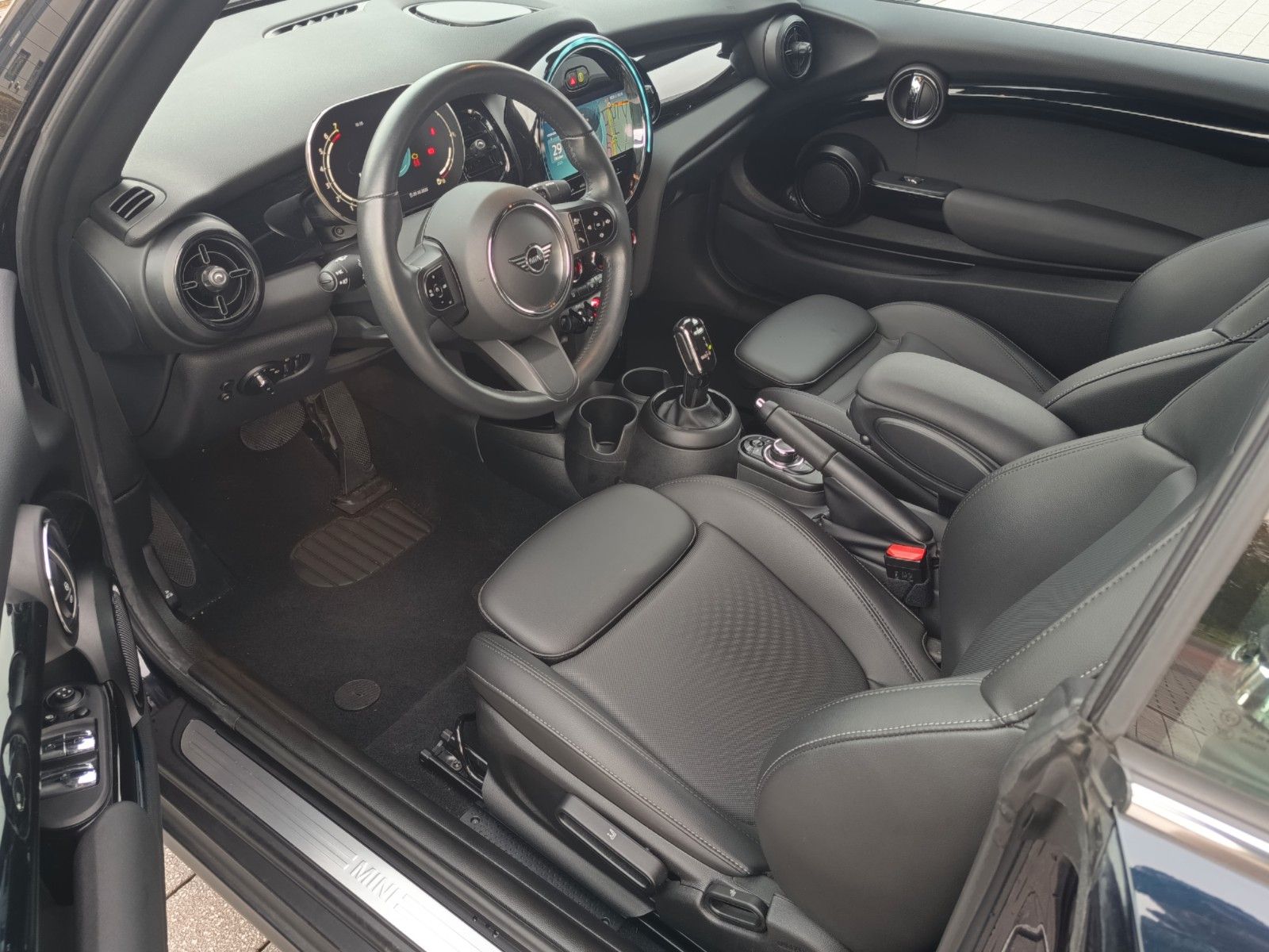 Fahrzeugabbildung MINI COOPER Cabrio Cooper Classic Trim