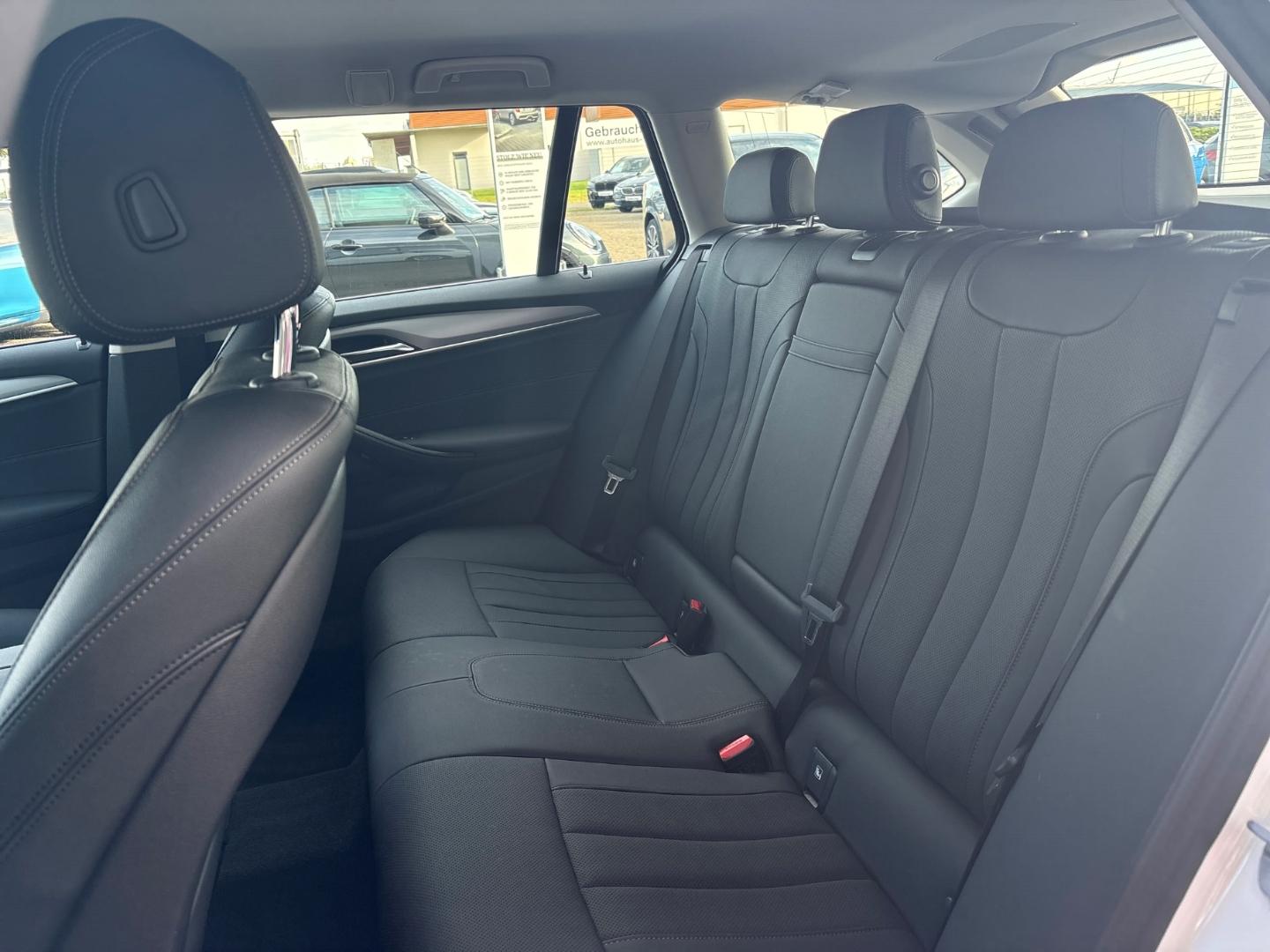 BMW 530 e Touring Hybrid AHK Navi HeadUp DrivingAss