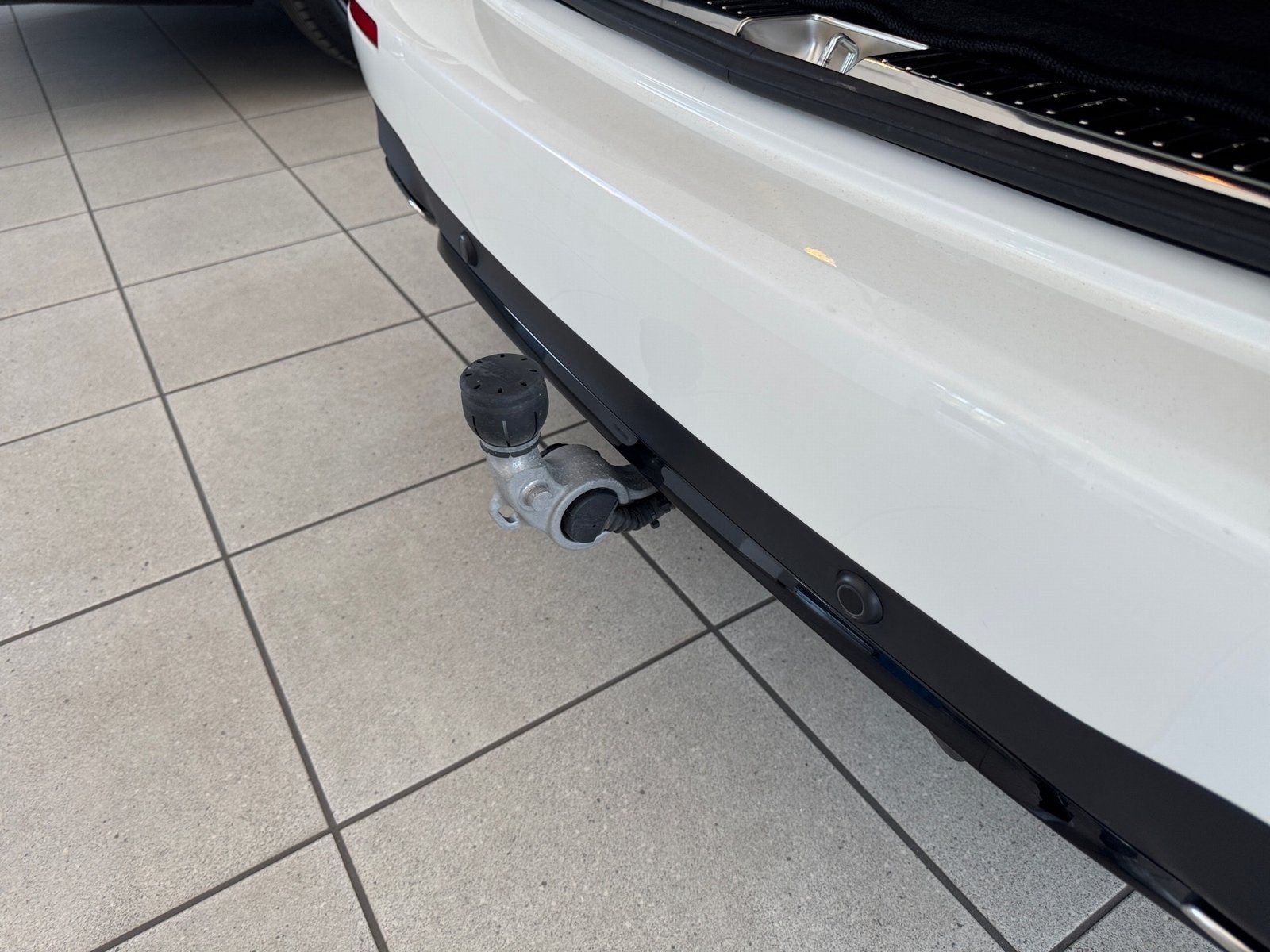 Fahrzeugabbildung Mercedes-Benz E 250 AMG Line*AHK*Burmester*S-Dach*Totwink*BEAM