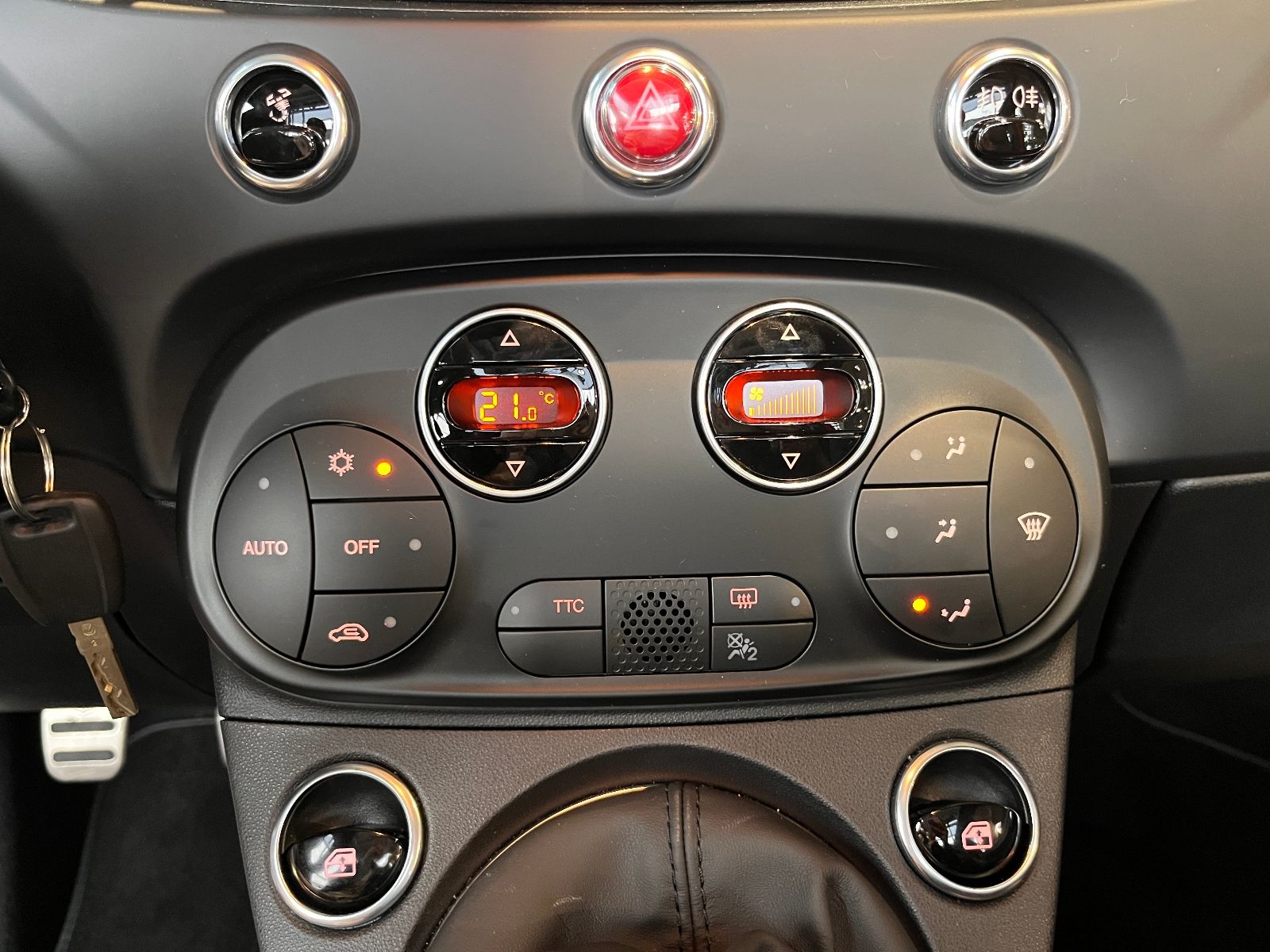 Fahrzeugabbildung Abarth 695C Competizione BEATS NAV CARPLAY