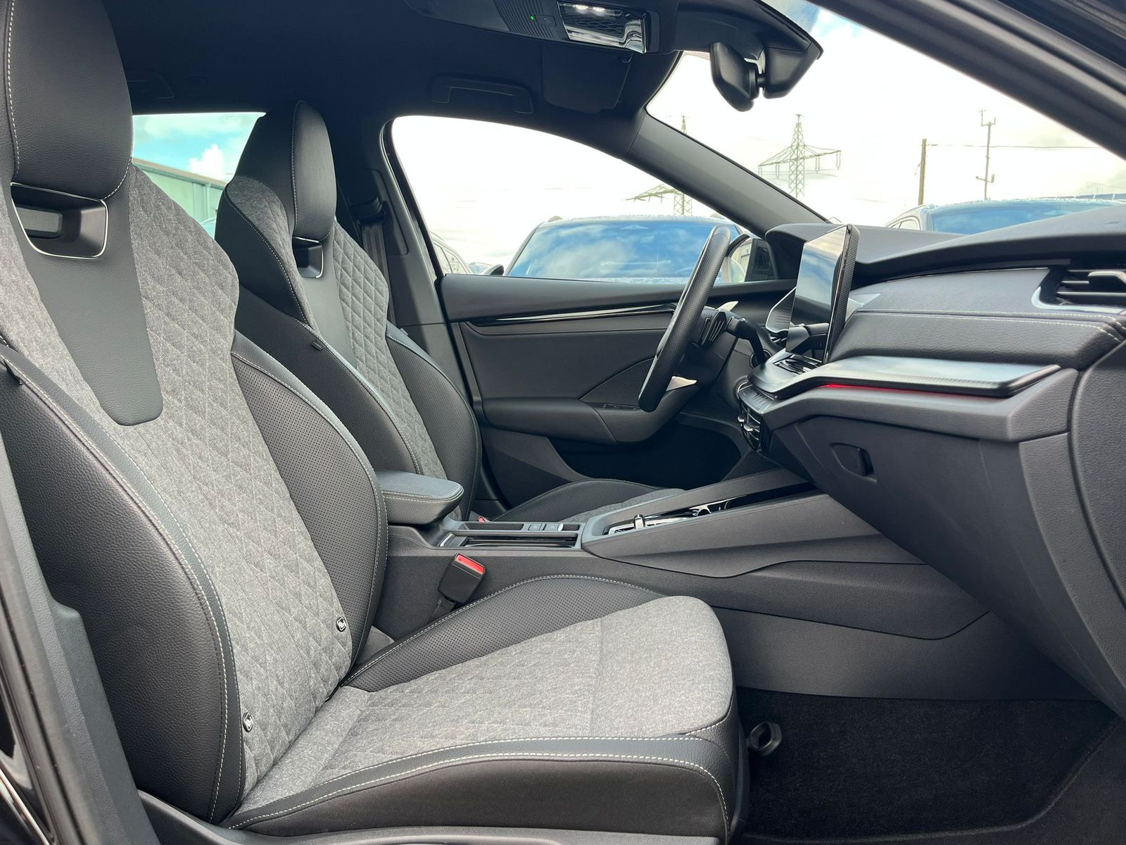 Fahrzeugabbildung SKODA Octavia 2.0 DSG Sportline MATRIX*AHK*CANTON*5J.G