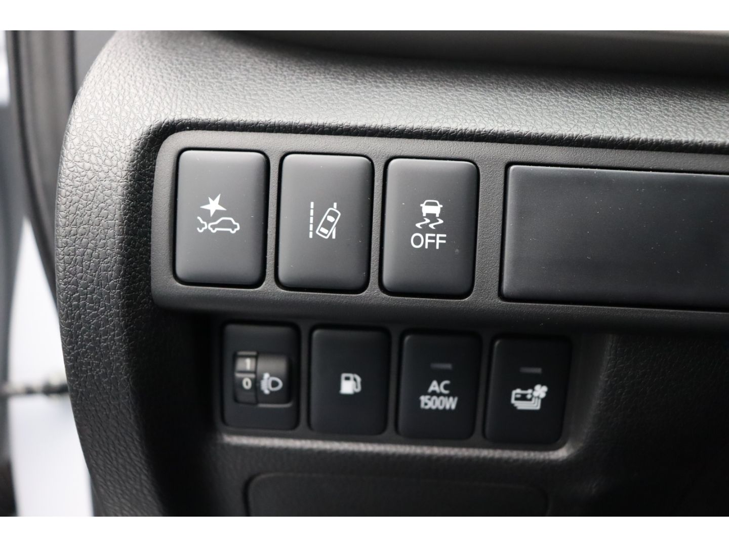 Fahrzeugabbildung Mitsubishi Eclipse Cross 2.4 Plus Select Hybrid 4WD