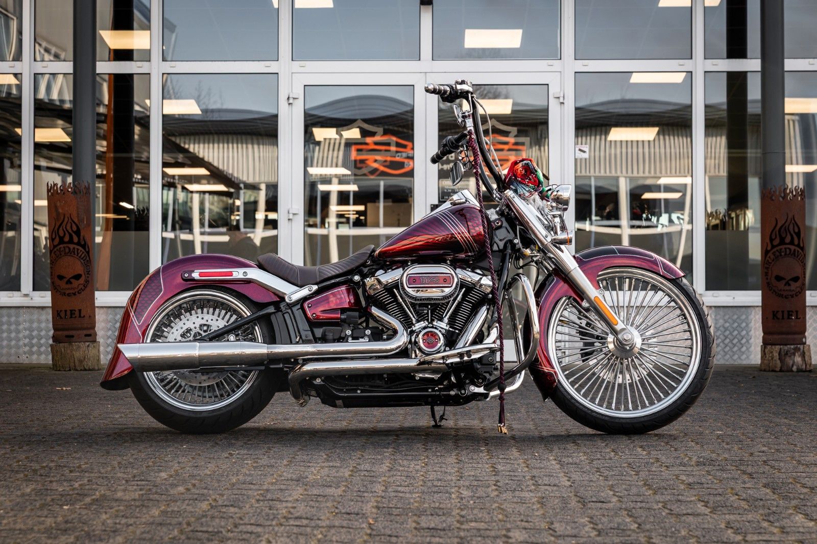 Fahrzeugabbildung Harley-Davidson FAT BOY FLFBS 114 MY24 - Chicano Umbau- Custom