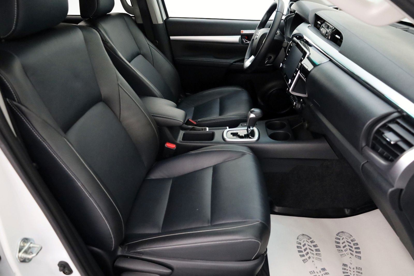 Fahrzeugabbildung Toyota Hilux 2.8 Executive,Leder,Navi, HardTop,LED,Kam.