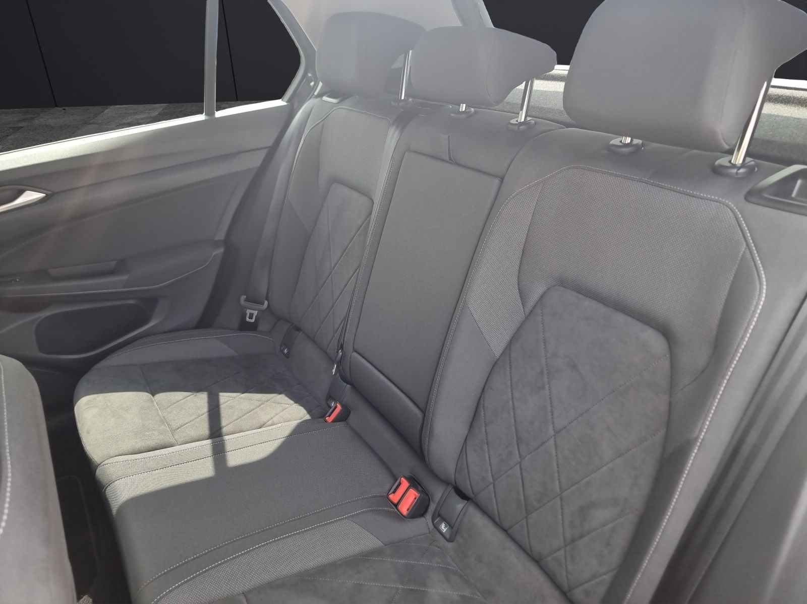 Fahrzeugabbildung Volkswagen Golf VIII Lim. Style eHybrid DSG IQ.Light ACC AH