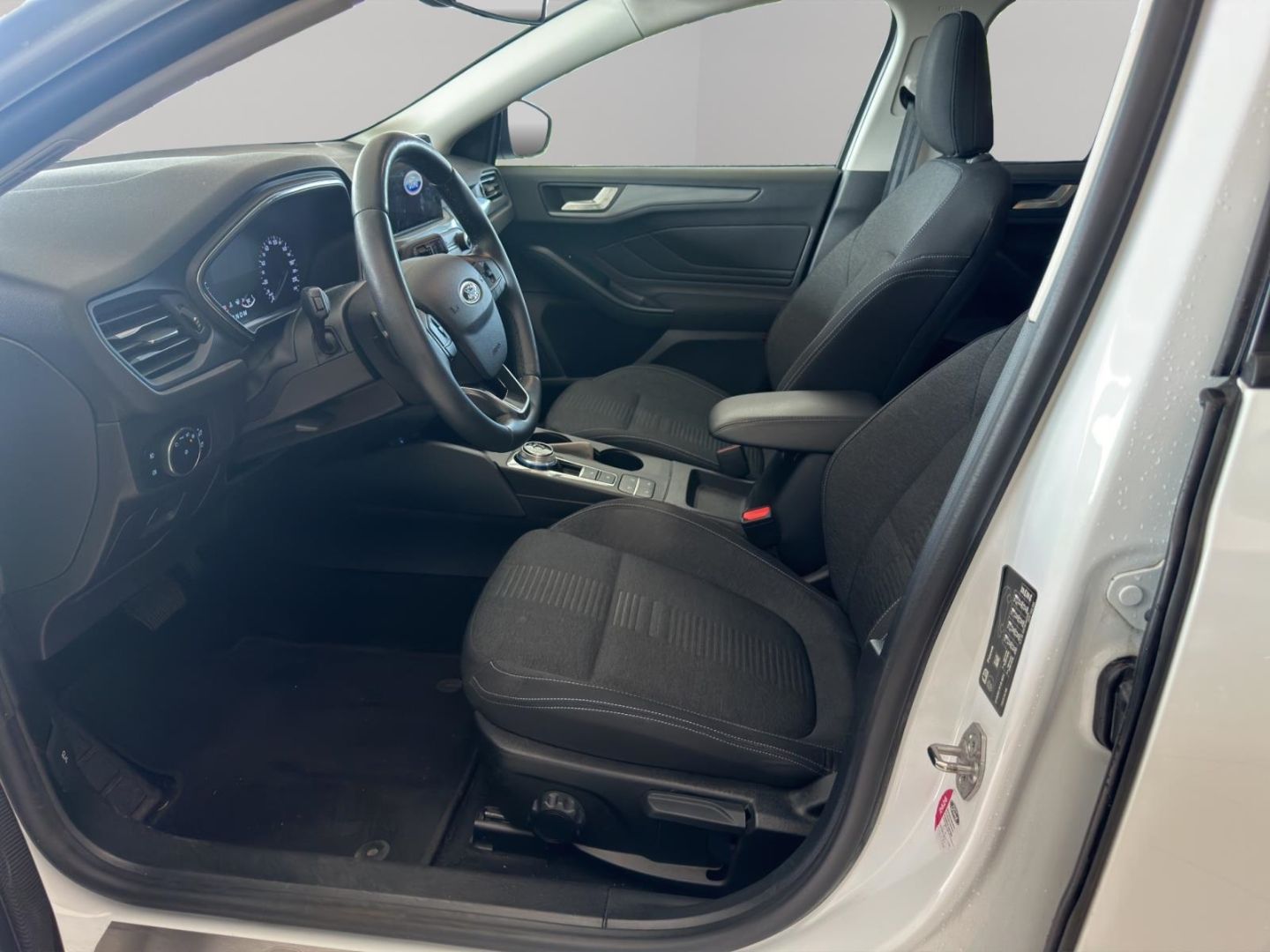 Fahrzeugabbildung Ford Focus Active, AUTOMATIK, WINTERPAKET