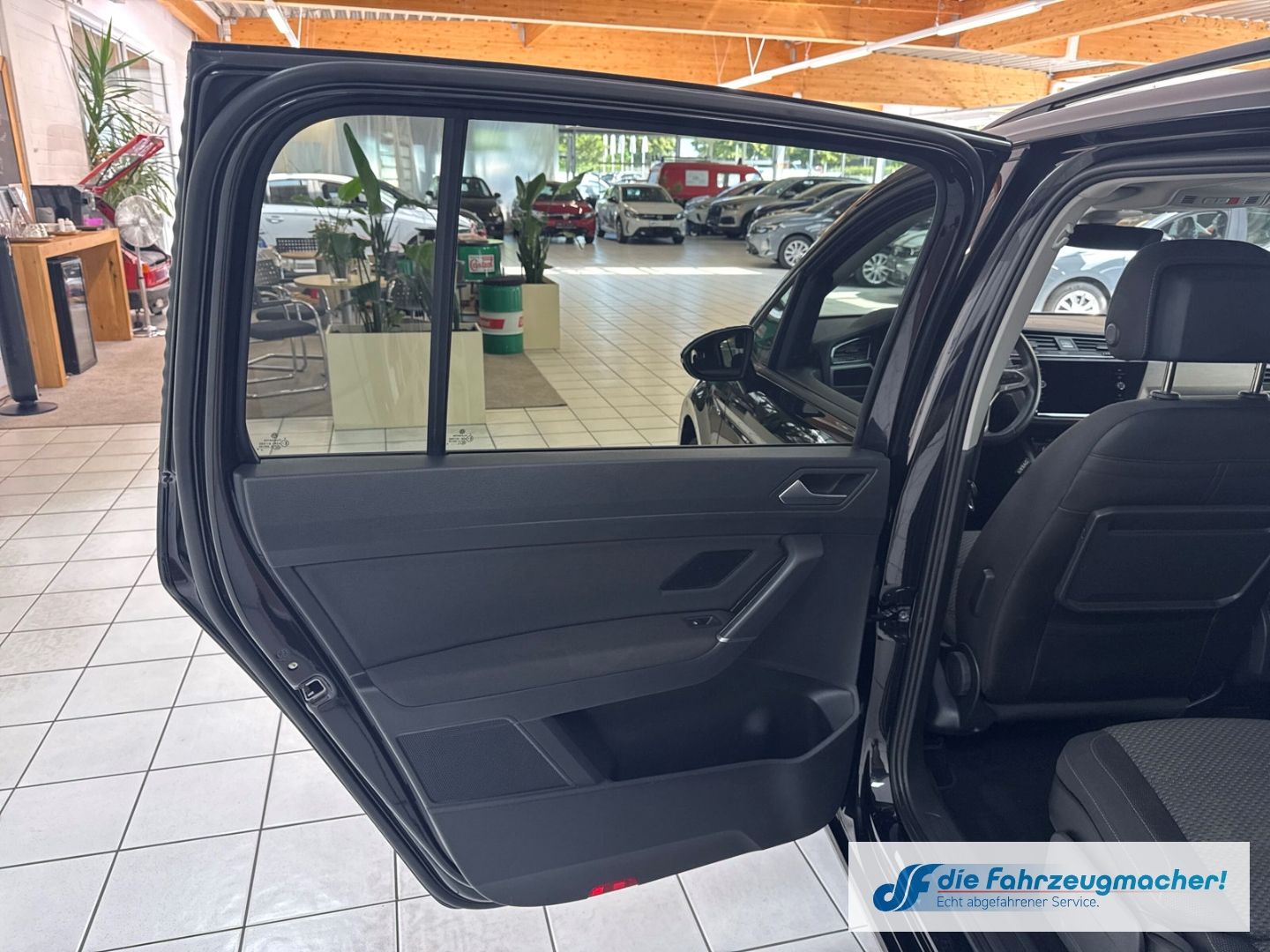 Fahrzeugabbildung Volkswagen Touran Comfortline 7.Si. AHK-klap.150PS Navi Dig