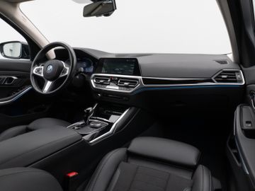 Fahrzeugabbildung BMW 330e xD Sport Line 360°DAB Stop&Go LED Alarm AHK