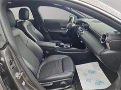 MERCEDES-BENZ CLA 200 Shooting Brake Navi Digitales Cockpit LE