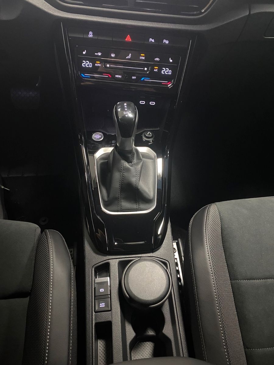 Fahrzeugabbildung Volkswagen T-Roc 1.5 TSI DSG Style+NAVI+MATRIX+Black Style+