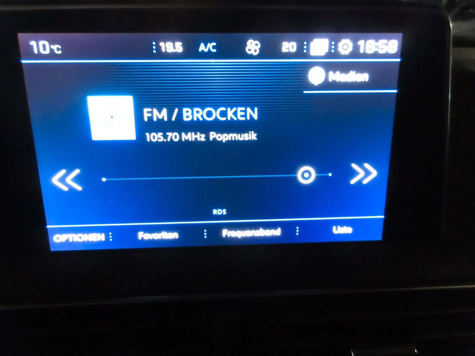 Fahrzeugabbildung Peugeot 3008 Allure 1.2T LED/NAVI/PDC/R´CAM/KEYLESS