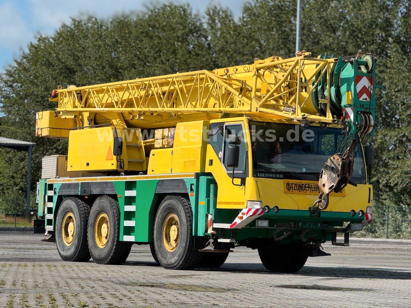 Liebherr UTM 735 mit LTM 1055/1 + 16m JIB