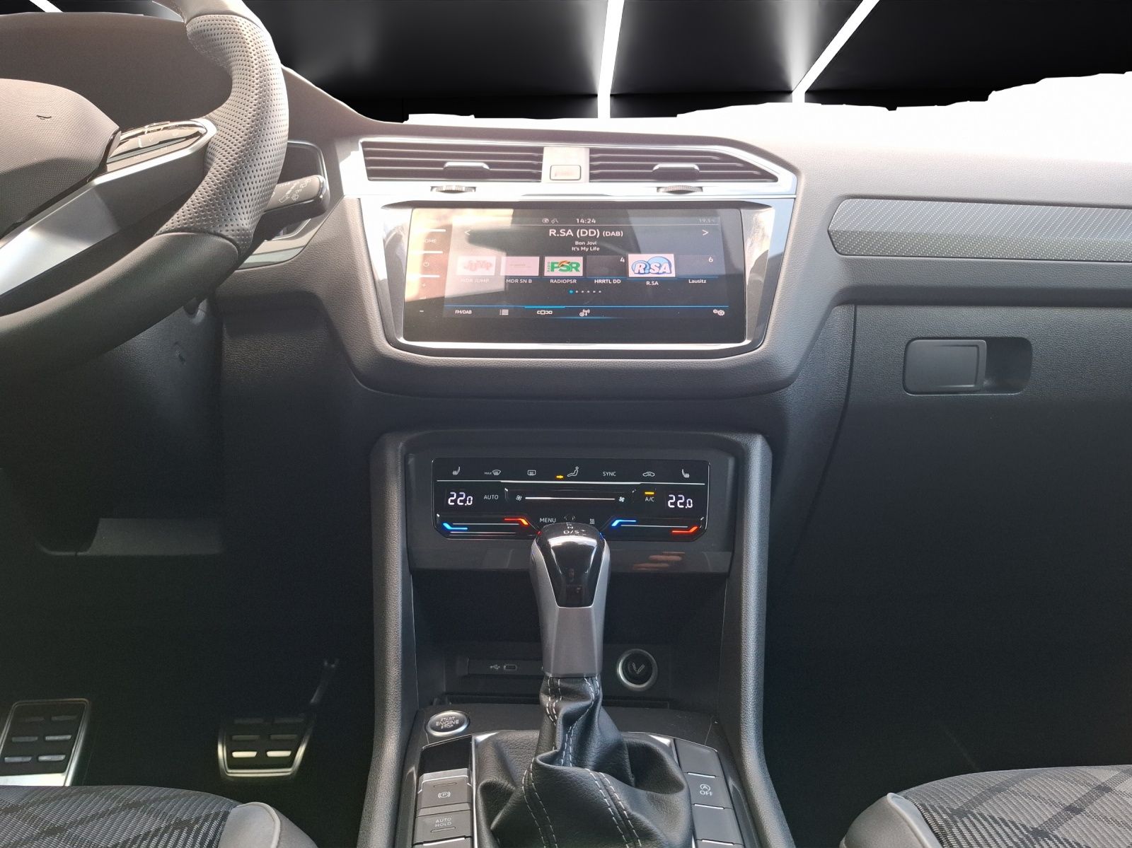 Fahrzeugabbildung Volkswagen Tiguan TDI R-Line DSG 4M STH Matrix AHK Navi AID