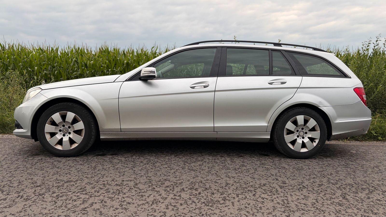 Mercedes-Benz E220 2014 — rear view