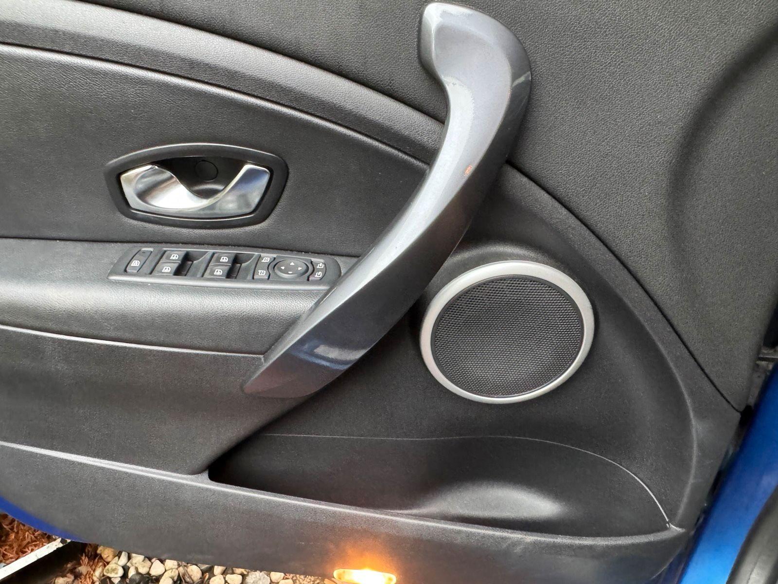 Renault Megane 2010 — photo 8