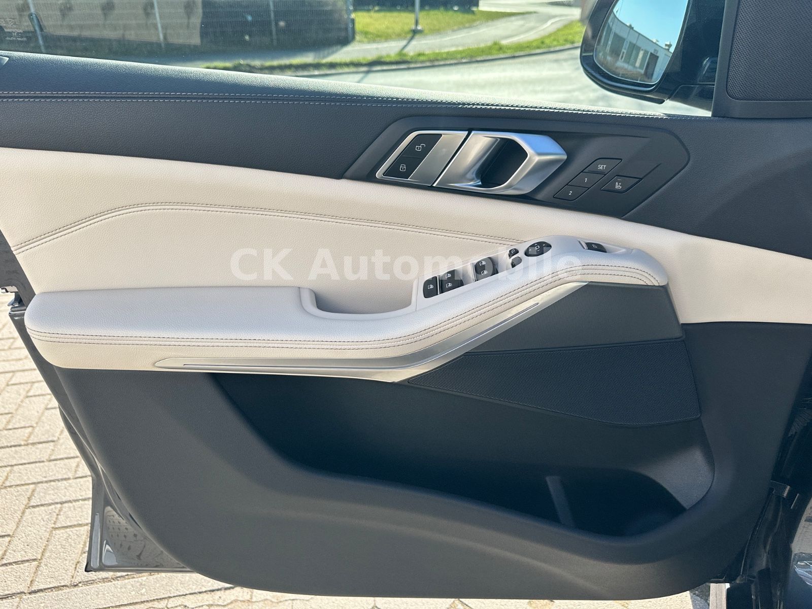 Fahrzeugabbildung BMW X5 xDrive 30d M-Sport/Navi/Head-Up/LED/22 Zoll