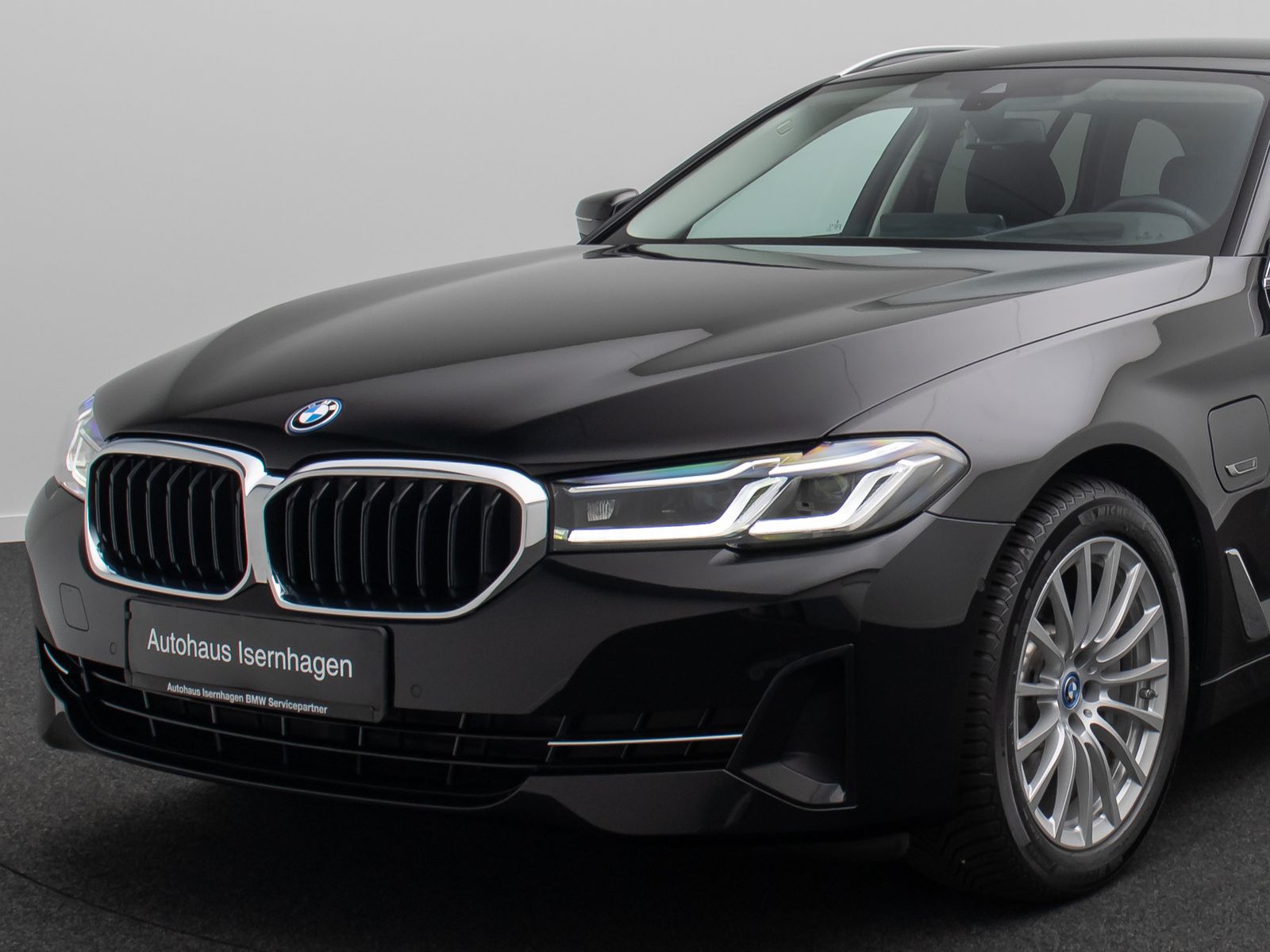 Fahrzeugabbildung BMW 530e Alarm AHK Laser DAB HUD Kamera Sport 18Zoll