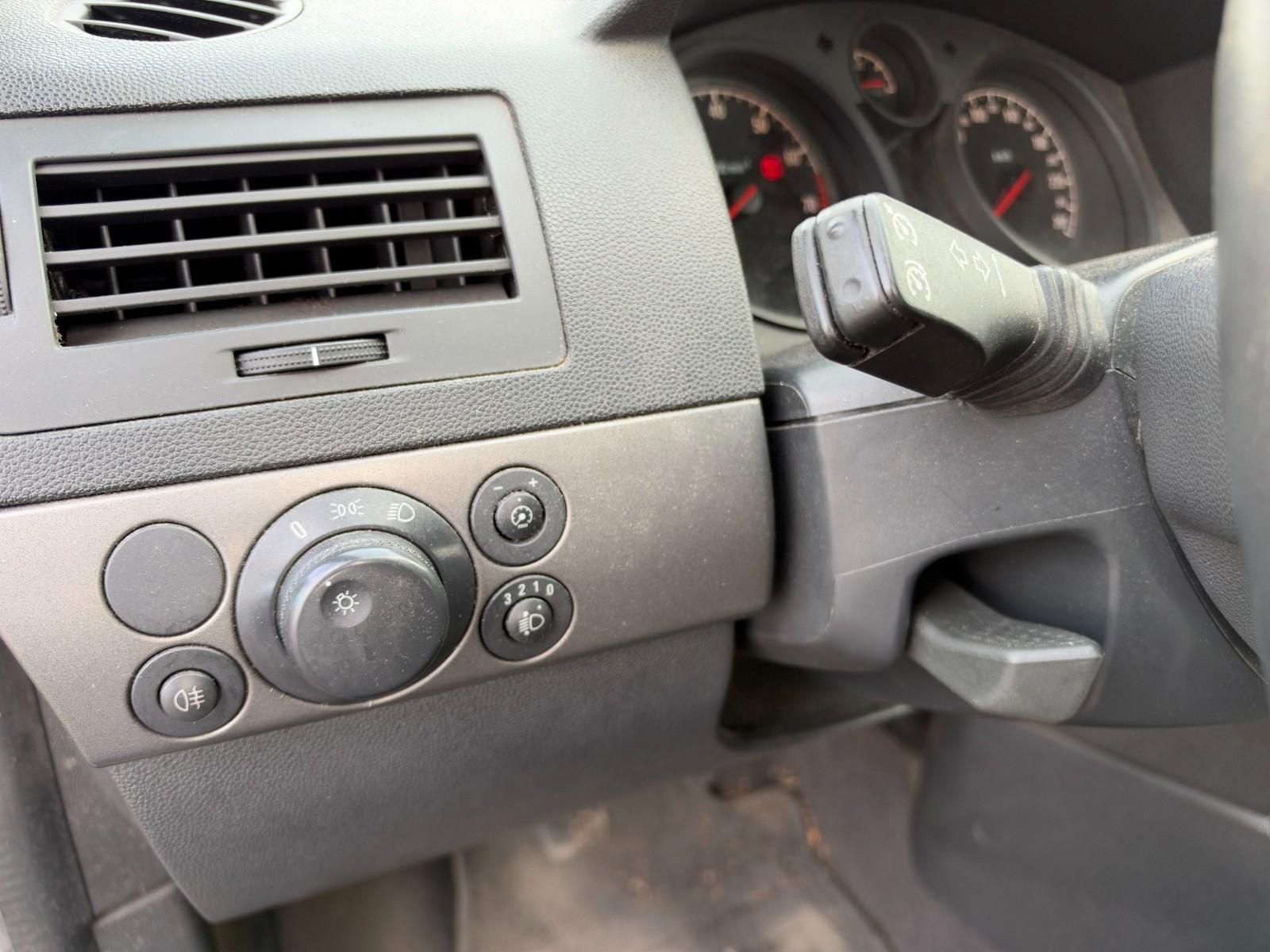 Opel Astra 2004 — photo 24