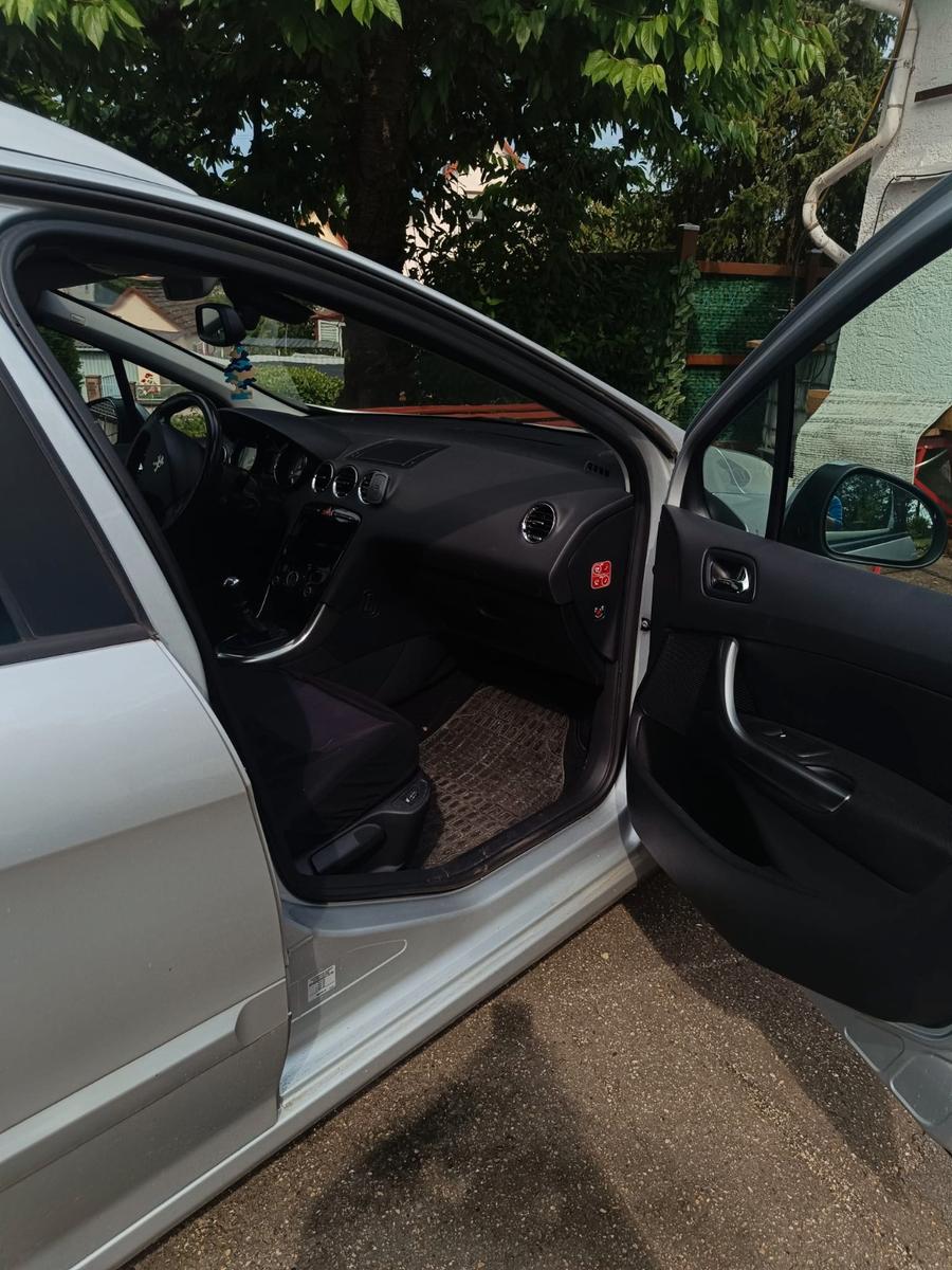 Peugeot 308 2013 — engine 1.560 cm³, 114 HP (84kW)