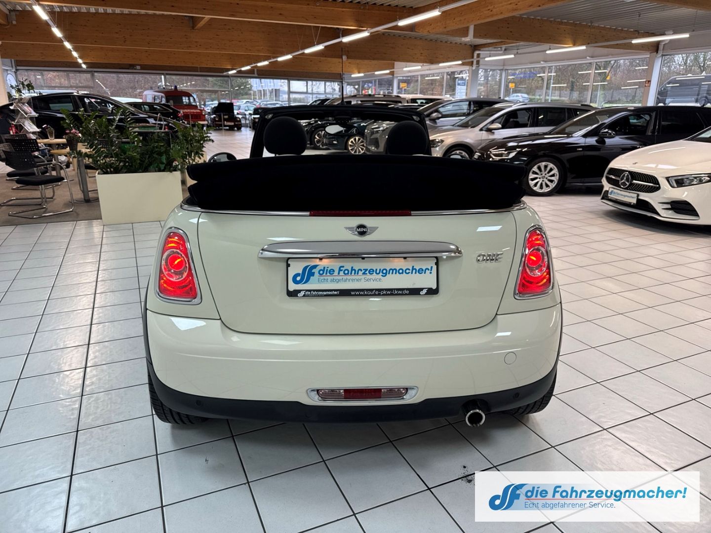 Fahrzeugabbildung MINI One Cabrio El. Verdeck Klimaautom Ambientebeleuc