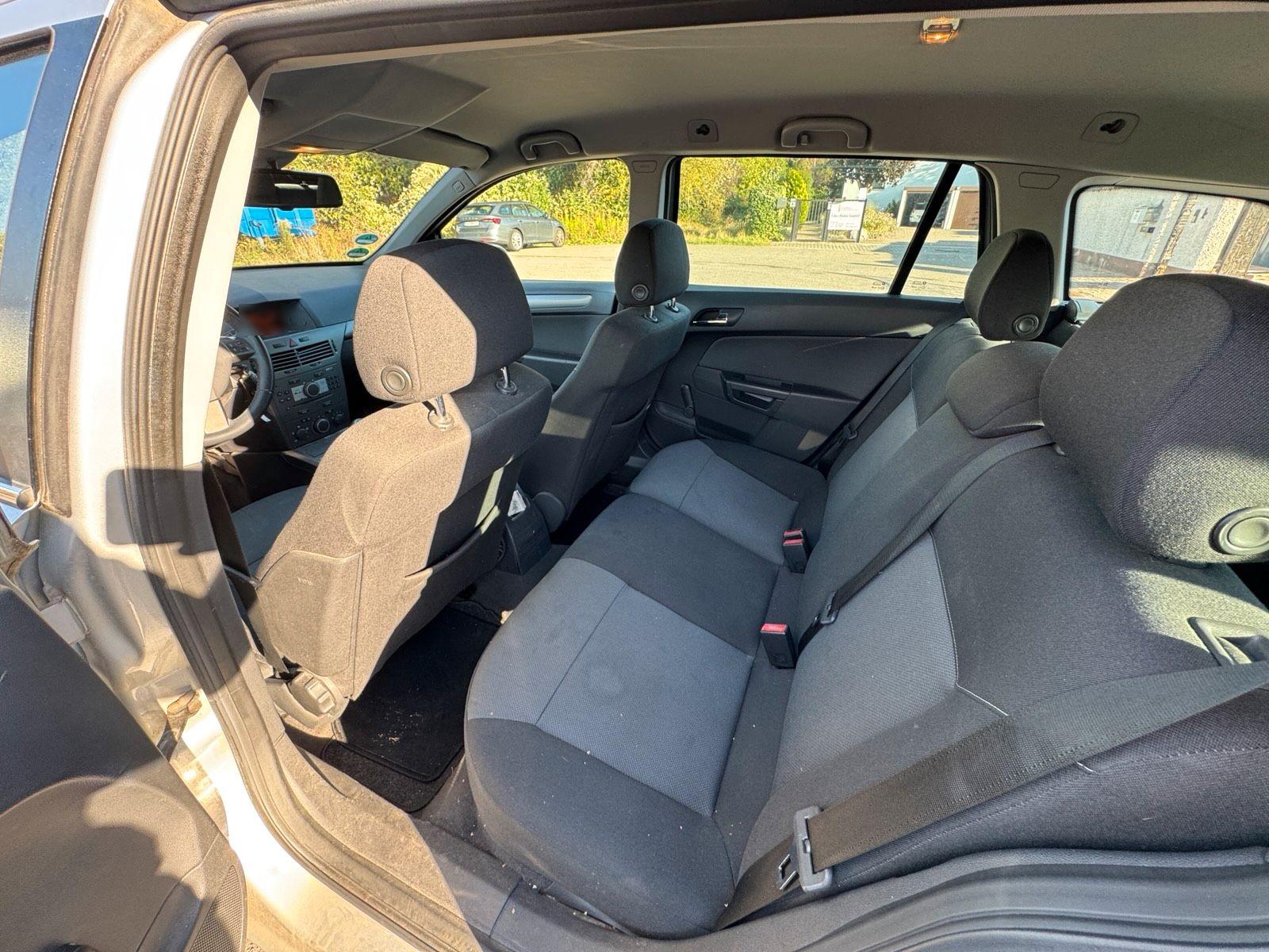 Opel Astra 2007 — photo 13