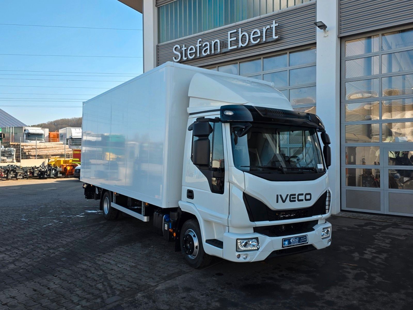 Fahrzeugabbildung Iveco Eurocargo ML80E21 Koffer LBW