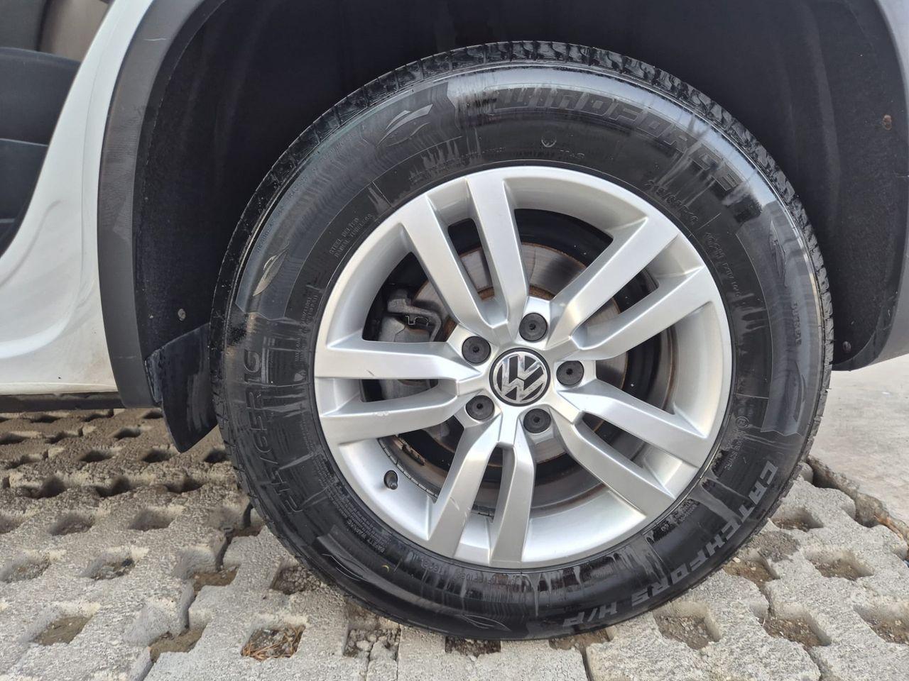 Volkswagen Tiguan 2011 — photo 8