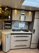 Hobby 720 UKFe Prestige Autark PV 4WD Mover 2,7T - Hagelschaden Wohnwagen