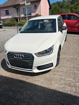 Audi A1 1.0 TFSI ultra Sportback - - Cars in Kaiserslautern: Kleinwagen