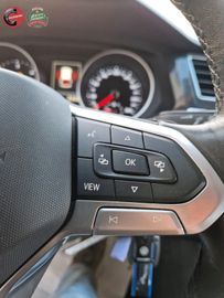 Volkswagen Tiguan - 8