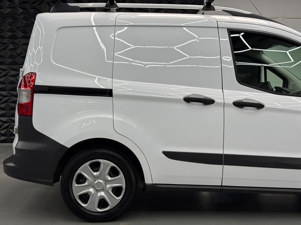 Ford Transit Courier 1.5 TDCi, Foto 12 von 40