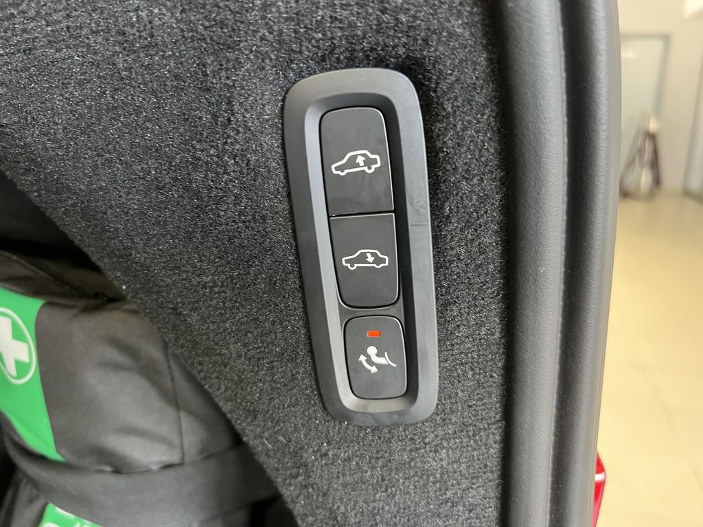 Volvo XC90 T8 Ultra Dark Recharge AWD FourC AHK 22Zoll