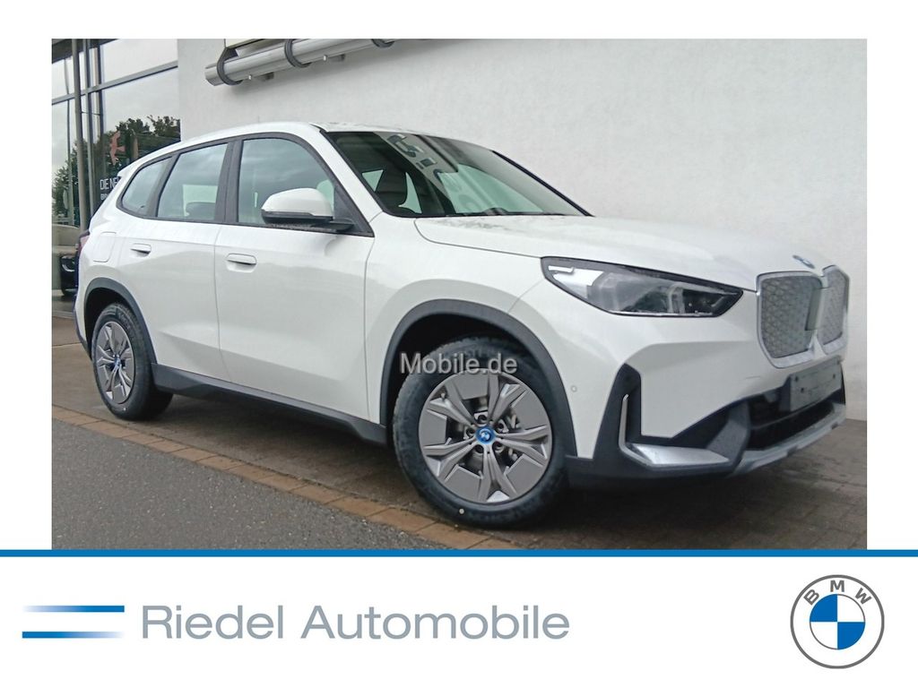 BMW iX1 eDrive20 AHK*DrivAss*adapLED*H/K*ParkAss*