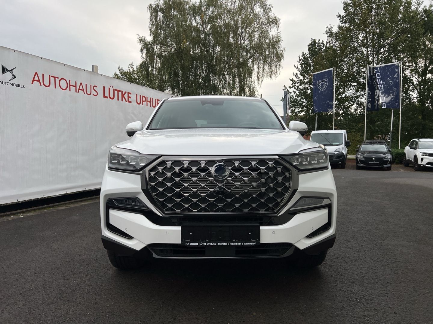 Fahrzeugabbildung KGM Rexton Blackline 4x2 e-XDi  3,5 t AHK-Last