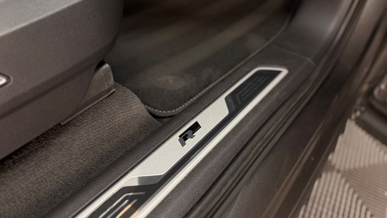 VW Touareg Touareg V8 R-Line 4Motion|StHz|AHK|LUFT|PANO Vorschau 31