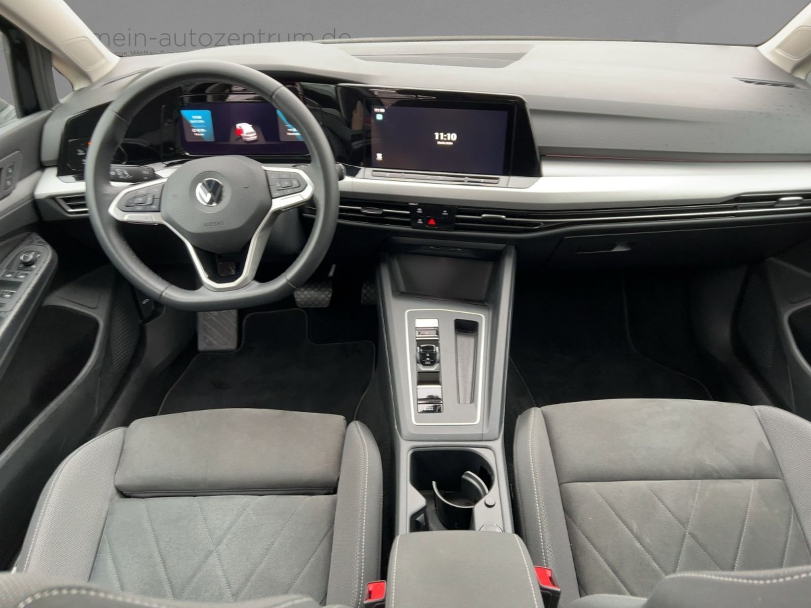 Fahrzeugabbildung Volkswagen Golf VIII 2.0 TDI Life Alu Matrix-LED AHK Pano.