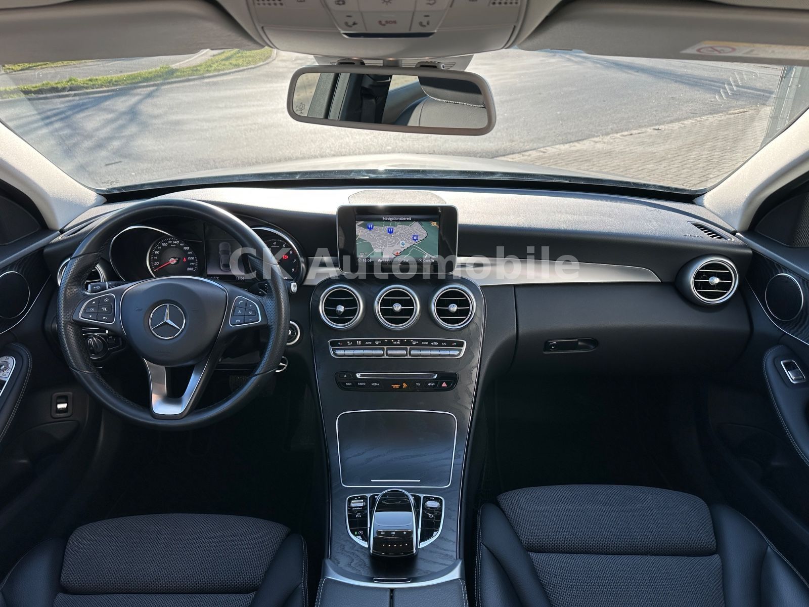 Fahrzeugabbildung Mercedes-Benz C 200 CGI Lim. Avantgarde Autom./Navi/LED/ILS