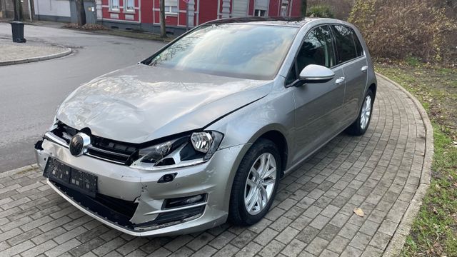 Volkswagen Golf VII Lim. Allstar BMT. Panorama Dach