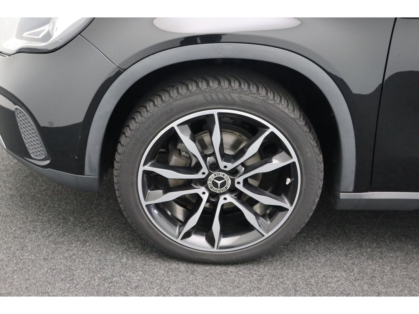 Fahrzeugabbildung Mercedes-Benz GLA 220 CDI d 4Matic Navi LED El. Heckklappe AHK