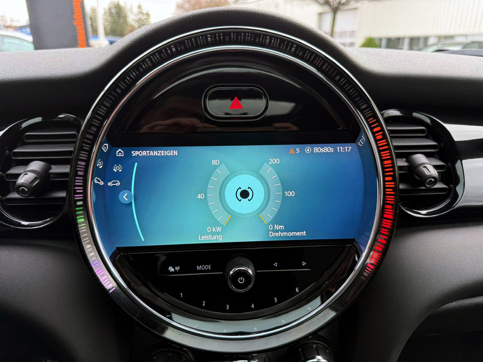 Fahrzeugabbildung MINI ONE 5-trg. Classic-Trim LED SHZ NAV PANO PDC BT