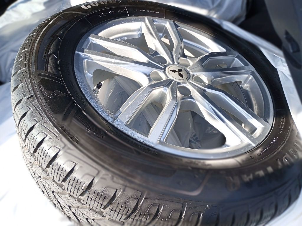 Fahrzeugabbildung Mitsubishi Eclipse Cross Plug-in Hybrid PLUS 2.4 4WD AHK WR