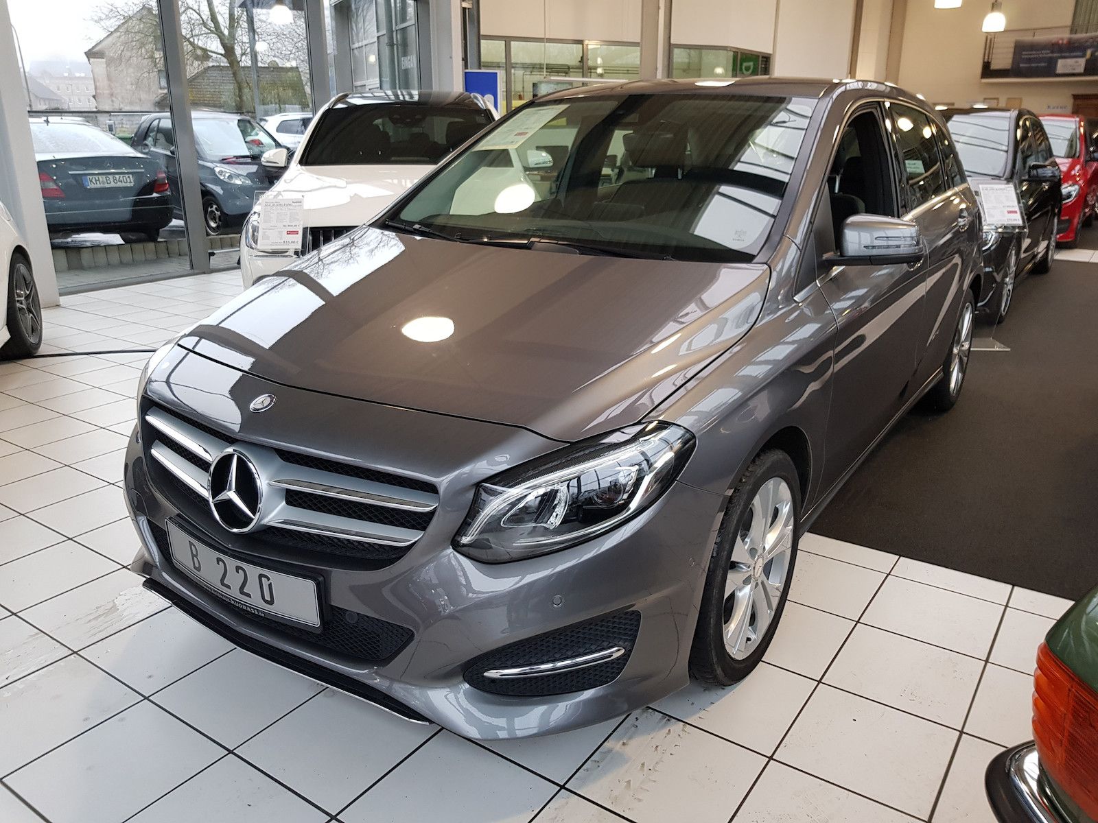 MERCEDES-BENZ B 220 URBAN TOTW SPUR KAMERA AUT NAVI LED 4MATIC