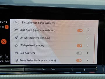 Volkswagen Golf VIII 1.5 TSI Life Move KLIMA LED NAVI ALU