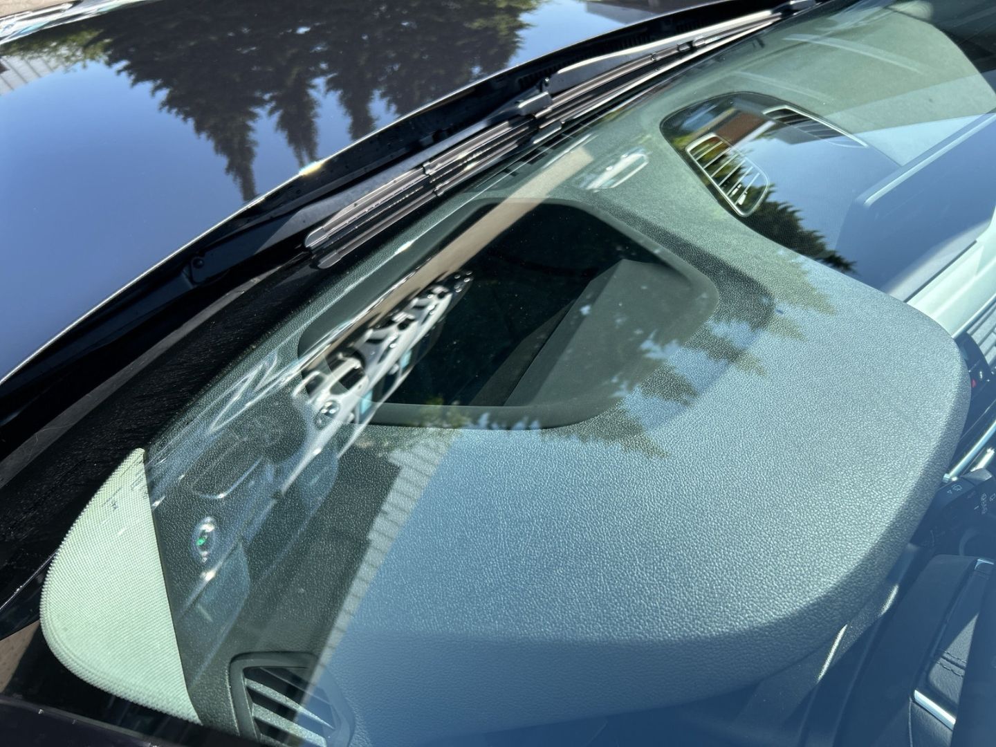 Fahrzeugabbildung BMW 530 e Touring Panorma Komfortsitze Head-Up WLAN