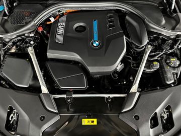Fahrzeugabbildung BMW 530e iPerf Aut Alarm Kamera NaviBusiness Leder