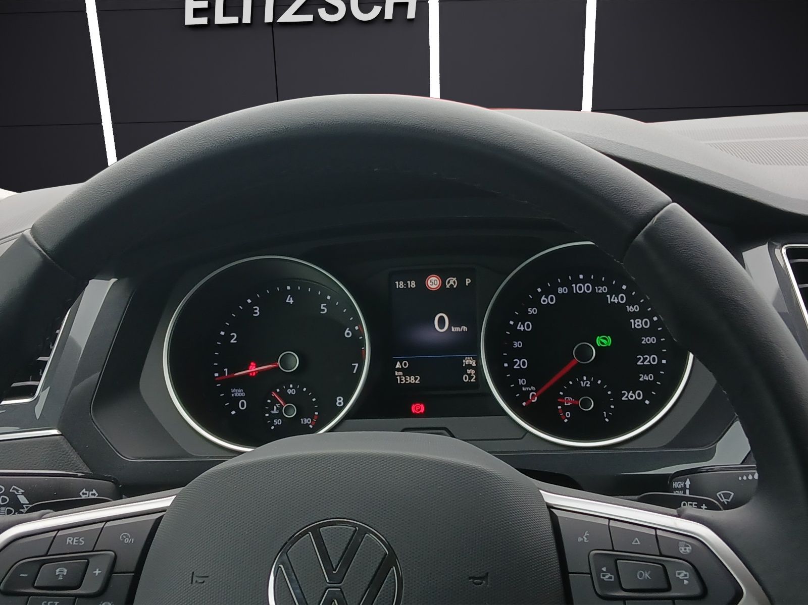 Fahrzeugabbildung Volkswagen Tiguan TSI Move DSG LED Navi ACC RFK SH LM