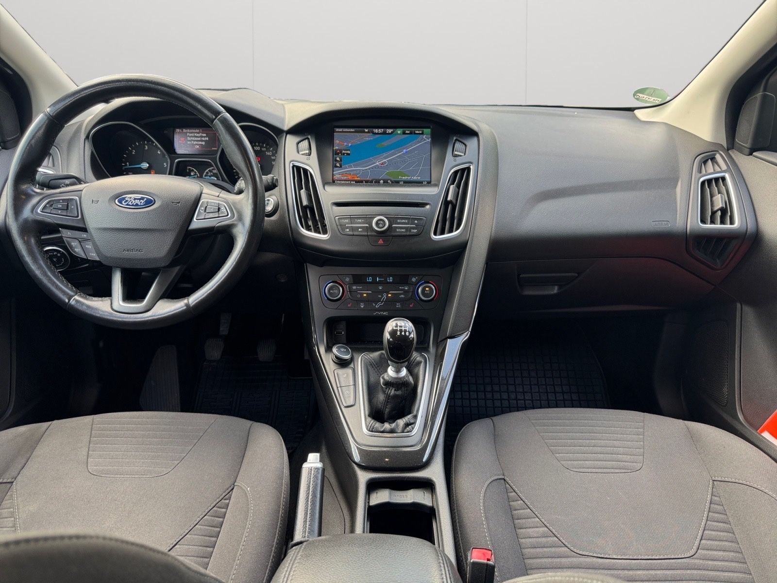 Fahrzeugabbildung Ford Focus Turnier Titanium*Klimaauto*SH gepflegt*